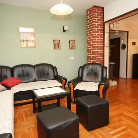 With Parking Space Kraj, Pasman - 8372 *