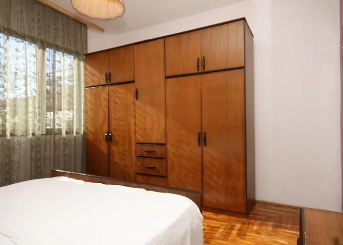 With Parking Space Kraj, Pasman - 8372