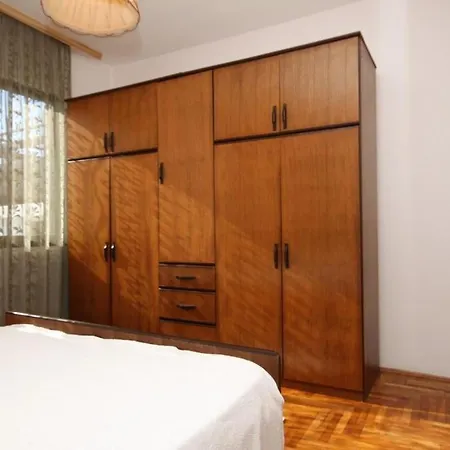 With Parking Space Kraj, Pasman - 8372