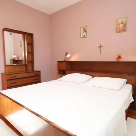 With Parking Space Kraj, Pasman - 8372 * 特孔